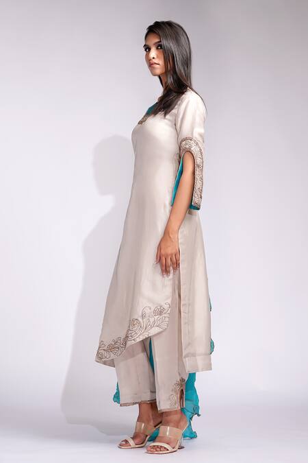 Shruti S_Beige , Organza Zari Round Neck Embroidered Kurta Set With Dupatta _Online_at_Aza_Fashions