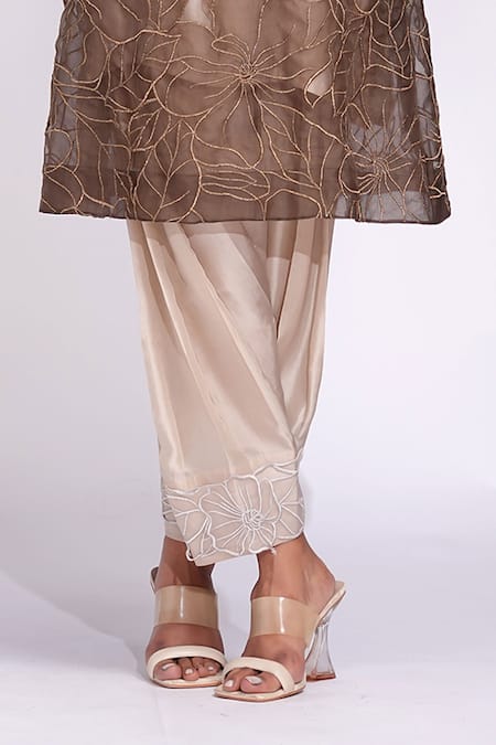 Shruti S_Brown Organza Embroidery V-neck Kurta Set With _Online_at_Aza_Fashions