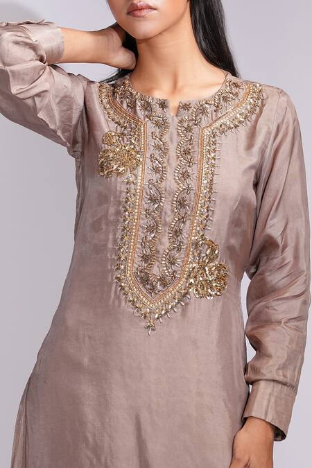 Buy_Shruti S_Brown Silk Embroidery Round Neck Pathani Kurta Set _Online_at_Aza_Fashions