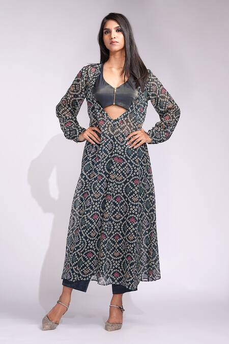 Shruti S_Navy Cotton V-neck Bandhani Digital Print Kurta Set _Online_at_Aza_Fashions