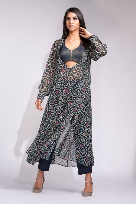 Shruti S_Navy Cotton V-neck Bandhani Digital Print Kurta Set _at_Aza_Fashions
