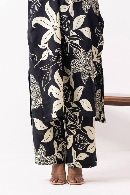 Shop_The Indian Cause_Black Cotton Sequins V-neck Block Printed Mira Kurta Set _Online_at_Aza_Fashions