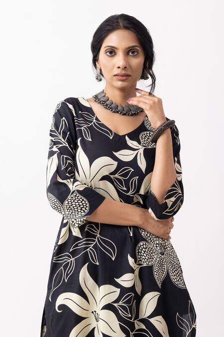 The Indian Cause_Black Cotton Sequins V-neck Block Printed Mira Kurta Set _at_Aza_Fashions