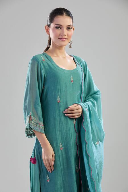 Shipraa Grover_Green Cotton Embroidery, Zari Round Neck Floral Kurta Set_Online_at_Aza_Fashions