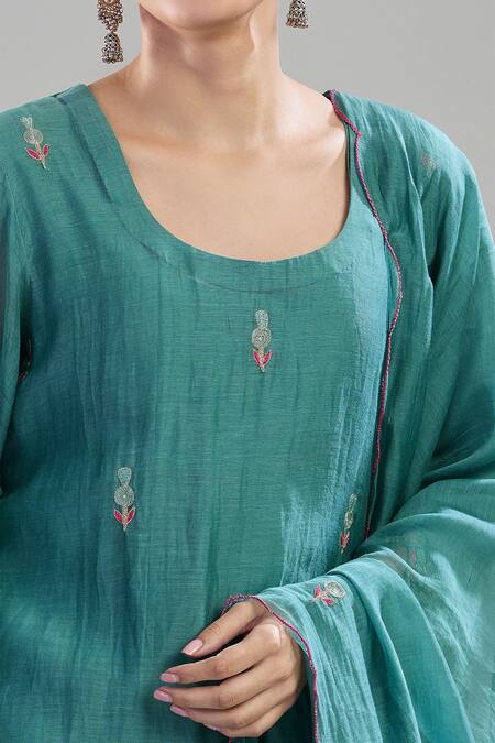 Shop_Shipraa Grover_Green Cotton Embroidery, Zari Round Neck Floral Kurta Set_Online_at_Aza_Fashions