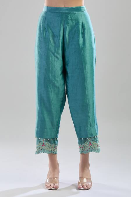 Shipraa Grover_Green Cotton Embroidery, Zari Round Neck Floral Kurta Set_at_Aza_Fashions