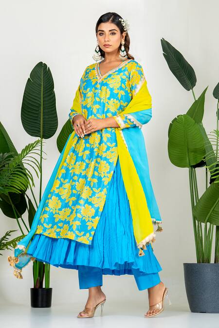 Buy_Yuvraani Jaipur_Blue Chanderi Embroidery, Tassels V-neck Floral Printed Kurta Set _Online_at_Aza_Fashions