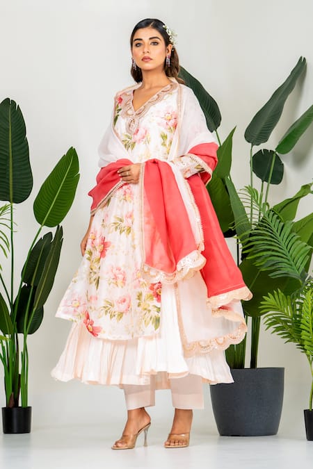 Yuvraani Jaipur_Multi Color Cotton Embroidery V-neck Floral Print Kurta Set _Online_at_Aza_Fashions