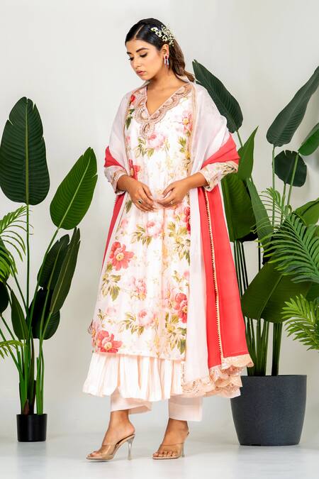 Shop_Yuvraani Jaipur_Multi Color Cotton Embroidery V-neck Floral Print Kurta Set _Online_at_Aza_Fashions
