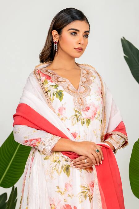 Yuvraani Jaipur_Multi Color Cotton Embroidery V-neck Floral Print Kurta Set _at_Aza_Fashions