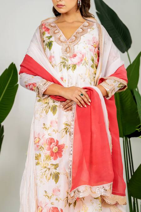 Buy_Yuvraani Jaipur_Multi Color Cotton Embroidery V-neck Floral Print Kurta Set 