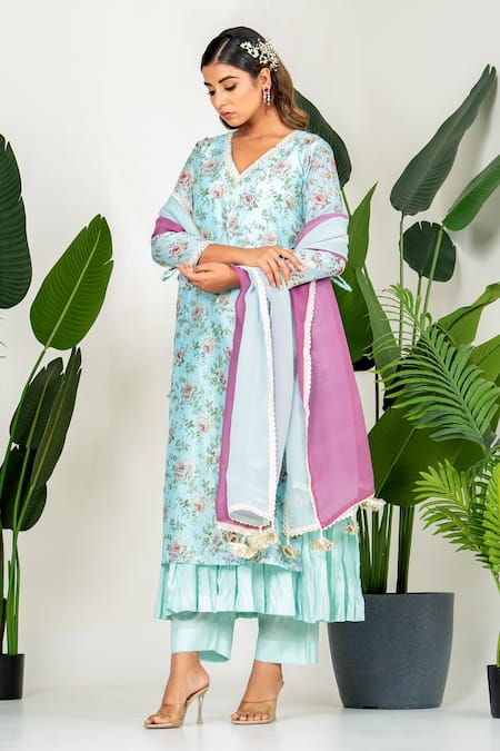 Yuvraani Jaipur_Mint Chanderi, Cotton, Chiffon Lace, Tassels V-neck Floral Printed Kurta Set _Online_at_Aza_Fashions