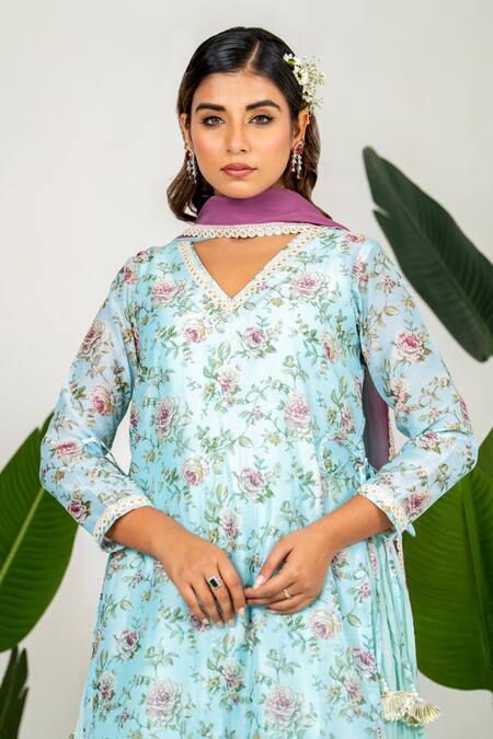 Yuvraani Jaipur_Mint Chanderi, Cotton, Chiffon Lace, Tassels V-neck Floral Printed Kurta Set _at_Aza_Fashions