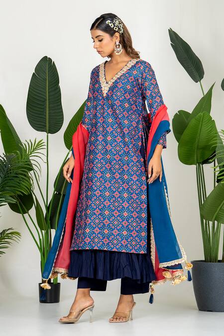 Buy_Yuvraani Jaipur_Blue Chanderi, Organza, Cotton Tassels V-neck Digital Printed Kurta Set _Online_at_Aza_Fashions