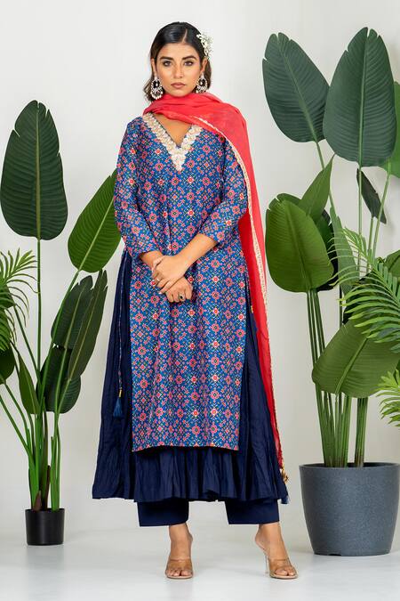 Yuvraani Jaipur_Blue Chanderi, Organza, Cotton Tassels V-neck Digital Printed Kurta Set _at_Aza_Fashions
