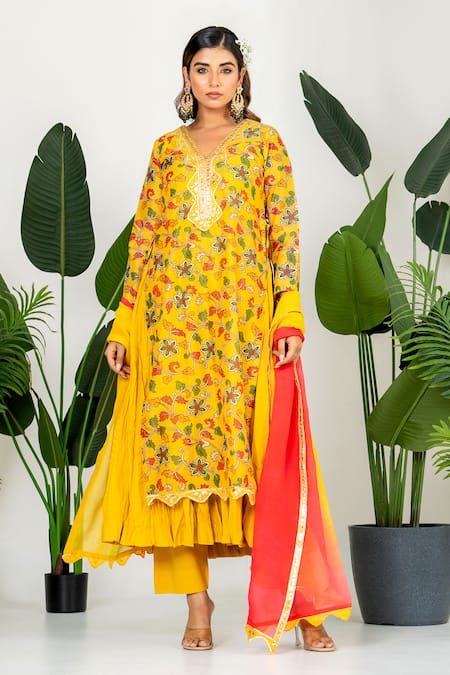 Buy_Yuvraani Jaipur_Yellow Chanderi, Organza, Cotton Embroidery Round Floral Printed Kurta Set 