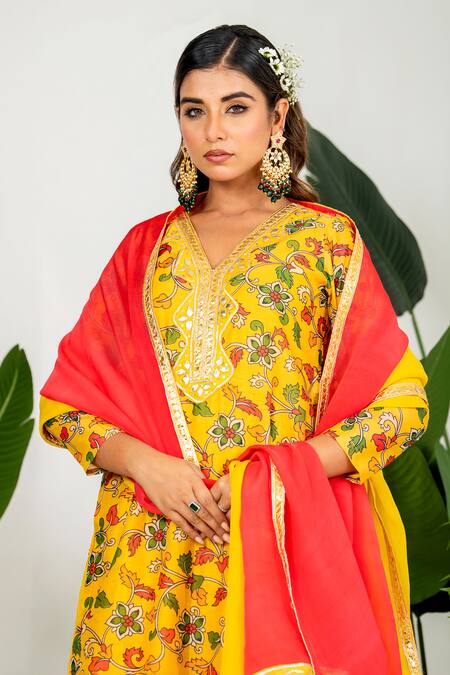 Shop Yuvraani Jaipur Yellow Chanderi, Organza, Cotton Embroidery Round Floral Printed Kurta Set Shop_Yuvraani Jaipur_Yellow Chanderi, Organza, Cotton Embroidery Round Floral Printed Kurta Set
