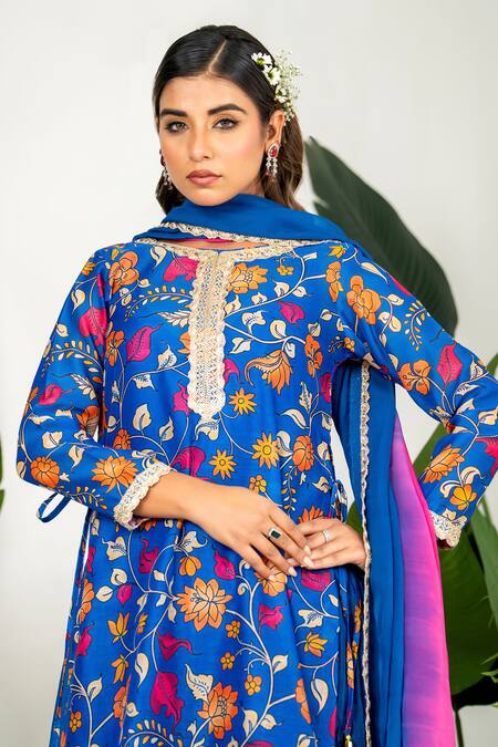 Buy_Yuvraani Jaipur_Blue Chanderi, Cotton, Organza Embroidery Round Neck Digital Printed Kurta Set 