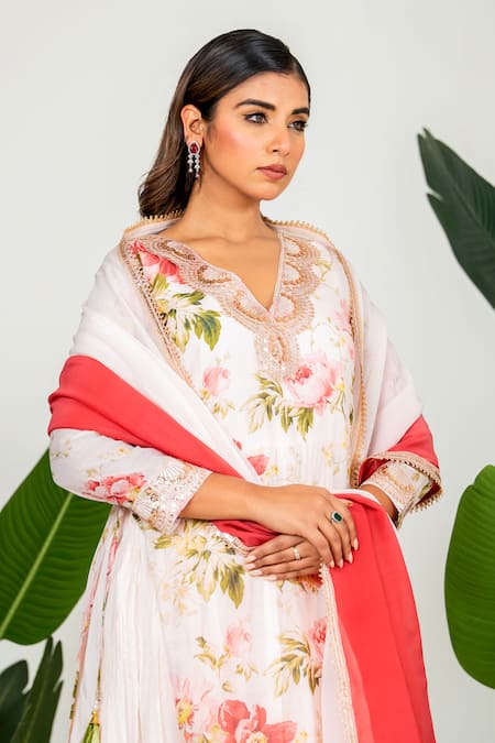 Buy_Yuvraani Jaipur_Peach Chanderi, Organza, Cotton Embroidery Pastel Digital Printed Kurta Set _Online_at_Aza_Fashions