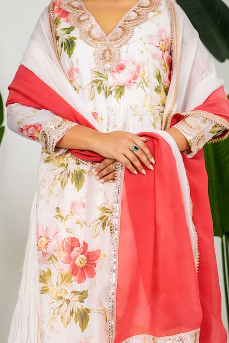 Buy_Yuvraani Jaipur_Peach Chanderi, Organza, Cotton Embroidery Pastel Digital Printed Kurta Set 