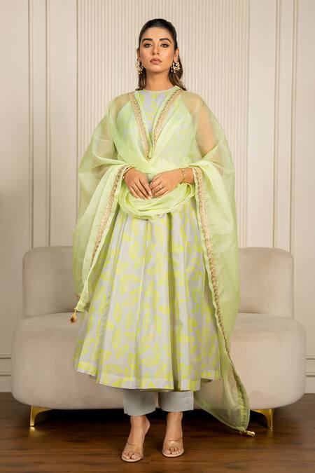 Shop Yuvraani Jaipur Green Chanderi, Cotton, Organza Lace Halter Neck Floral Printed Anarkali Set Shop_Yuvraani Jaipur_Green Chanderi, Cotton, Organza Lace Halter Neck Floral Printed Anarkali Set
