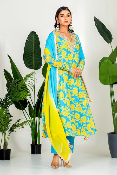 Yuvraani Jaipur_Teal Chanderi, Cotton, Organza Embroidery V-neck Floral Printed Kurta Set _at_Aza_Fashions