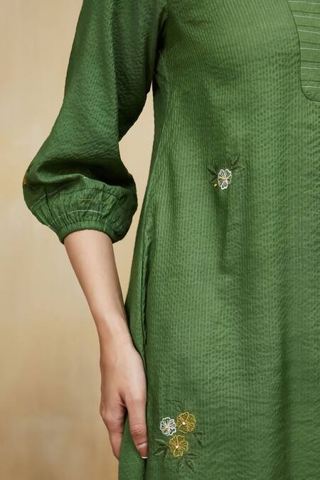 Mushio Green Cotton, Silk, Organza Embroidery Keyhole Neck Floral Kurta Set Online at Aza Fashions Mushio_Green Cotton, Silk, Organza Embroidery Keyhole Neck Floral Kurta Set _Online_at_Aza_Fashions