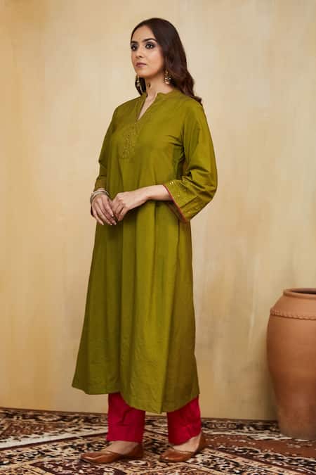 Mushio_Olive Green Cotton Beads Split V-neck Magenta And Hand Embroidered Kurta Set _Online_at_Aza_Fashions