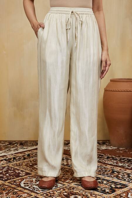 Buy_Mushio_Green Chanderi Embroidery Keyhole Neck Floral Kurta Set _Online_at_Aza_Fashions