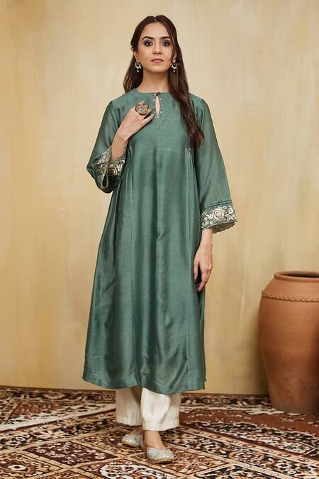 Shop_Mushio_Green Chanderi Embroidery Keyhole Neck Floral Kurta Set _Online_at_Aza_Fashions