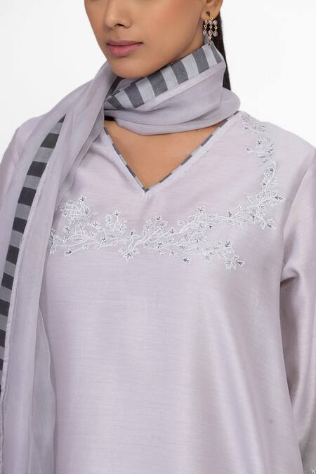 Buy_Bhavik Shah_Gray Chanderi Silk Embroidery V-neck Kurta Set _Online_at_Aza_Fashions