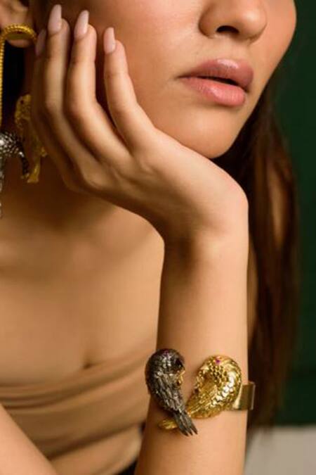 Trupti Mohta_Black Stones Gold Plated Bird Bracelet _Online_at_Aza_Fashions