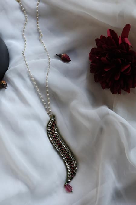 Shop_Do Taara_Red Kundan Pendant Necklace _at_Aza_Fashions