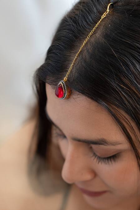 Do Taara_Red Teardrop Maangtikka _Online_at_Aza_Fashions