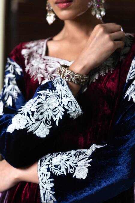 Angad Creations_Maroon Embroidery Square Neck Velvet Kurta Set In And Blue _at_Aza_Fashions