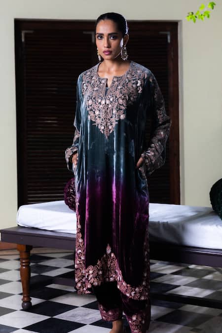 Angad Creations_Teal Embroidery Round Neck Velvet Kurta Set With _Online_at_Aza_Fashions