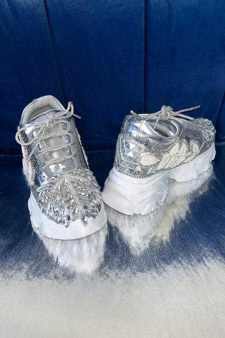 Buy_Chal Jooti_Silver Snowflake Pearls Designer Sneakers 