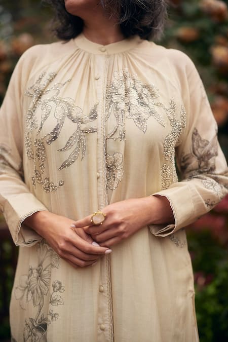 Paulmi And Harsh_Ivory Chanderi Embroidery Open Neck Floral Kurta Set With Scarf _Online_at_Aza_Fashions
