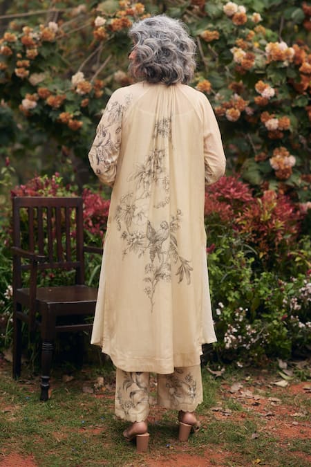 Shop_Paulmi And Harsh_Ivory Chanderi Embroidery Open Neck Floral Kurta Set With Scarf _at_Aza_Fashions