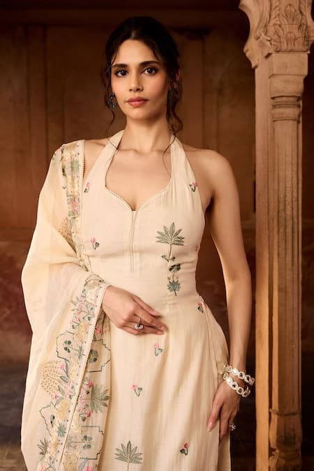 SAANJH BY LEA Off White Cotton Embroidery Halter Neck Kurta Set Online at Aza Fashions SAANJH BY LEA_Off White Cotton Embroidery Halter Neck Kurta Set _Online_at_Aza_Fashions