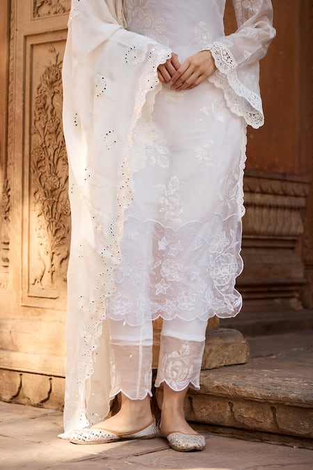 SAANJH BY LEA_White Organza, Polyester, Georgette Embroidery Scoop Neck Kurta Set With Dupatta _Online_at_Aza_Fashions