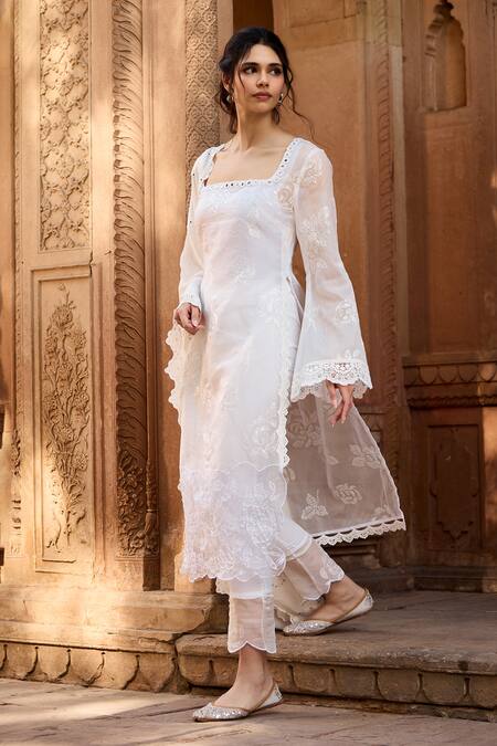SAANJH BY LEA_White Organza, Polyester, Georgette Embroidery Scoop Neck Kurta Set With Dupatta _at_Aza_Fashions