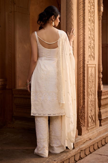 Shop SAANJH BY LEA White Organza, Polyester Embroidery Square Neck Kurta Set With Dupatta at Aza Fashions Shop_SAANJH BY LEA_White Organza, Polyester Embroidery Square Neck Kurta Set With Dupatta _at_Aza_Fashions