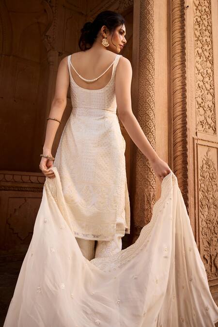 SAANJH BY LEA White Organza, Polyester Embroidery Square Neck Kurta Set With Dupatta Online at Aza Fashions SAANJH BY LEA_White Organza, Polyester Embroidery Square Neck Kurta Set With Dupatta _Online_at_Aza_Fashions