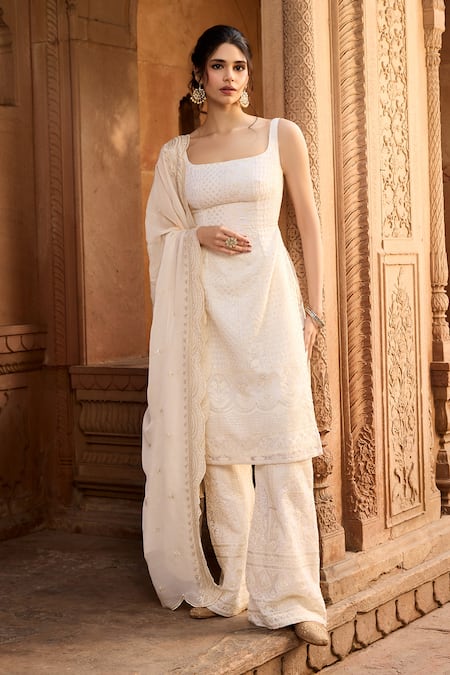 Buy SAANJH BY LEA White Organza, Polyester Embroidery Square Neck Kurta Set With Dupatta Online at Aza Fashions Buy_SAANJH BY LEA_White Organza, Polyester Embroidery Square Neck Kurta Set With Dupatta _Online_at_Aza_Fashions