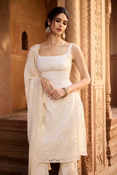 Shop SAANJH BY LEA White Organza, Polyester Embroidery Square Neck Kurta Set With Dupatta Online at Aza Fashions Shop_SAANJH BY LEA_White Organza, Polyester Embroidery Square Neck Kurta Set With Dupatta _Online_at_Aza_Fashions
