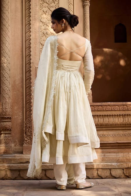 Shop SAANJH BY LEA White Cotton, Chiffon Sequins Square Neck Mukaish Work Anarkali Set at Aza Fashions Shop_SAANJH BY LEA_White Cotton, Chiffon Sequins Square Neck Mukaish Work Anarkali Set _at_Aza_Fashions