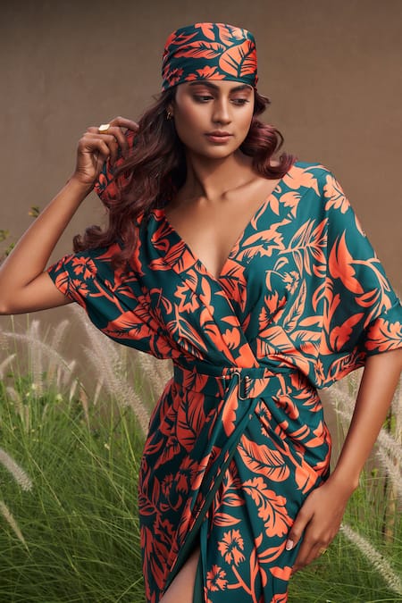Shop Vesture Green Satin V-neck Printed Kaftan Dress With Slit at Aza Fashions Shop_Vesture_Green Satin V-neck Printed Kaftan Dress With Slit _at_Aza_Fashions