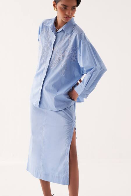 Buy_OFRIDA_Blue Cotton Embroidery Collared Sky Fleur Anti-fit Shirt_Online_at_Aza_Fashions