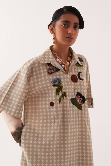 OFRIDA Multi Color Cotton Beads, Applique V-neck, Hand-painted Abstract Midi Dress Online at Aza Fashions OFRIDA_Multi Color Cotton Beads, Applique V-neck, Hand-painted Abstract Midi Dress _Online_at_Aza_Fashions